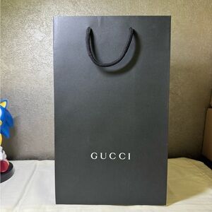 Gucci shopping bag